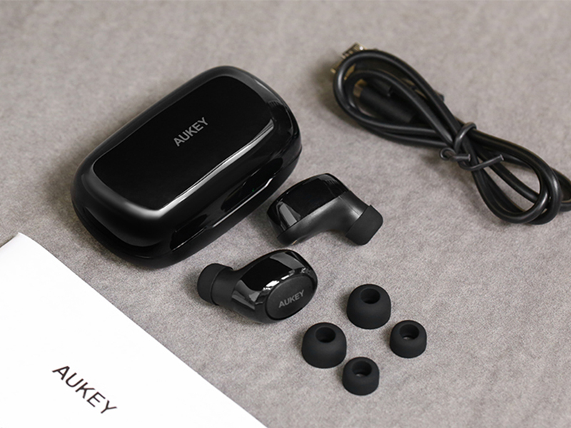 Tai nghe Bluetooth True Wireless Aukey EP-T16S và các phụ kiện đi kèm